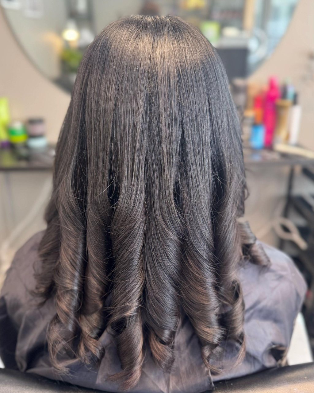 Mörkt hår efter färgning och styling hos Salong Norr